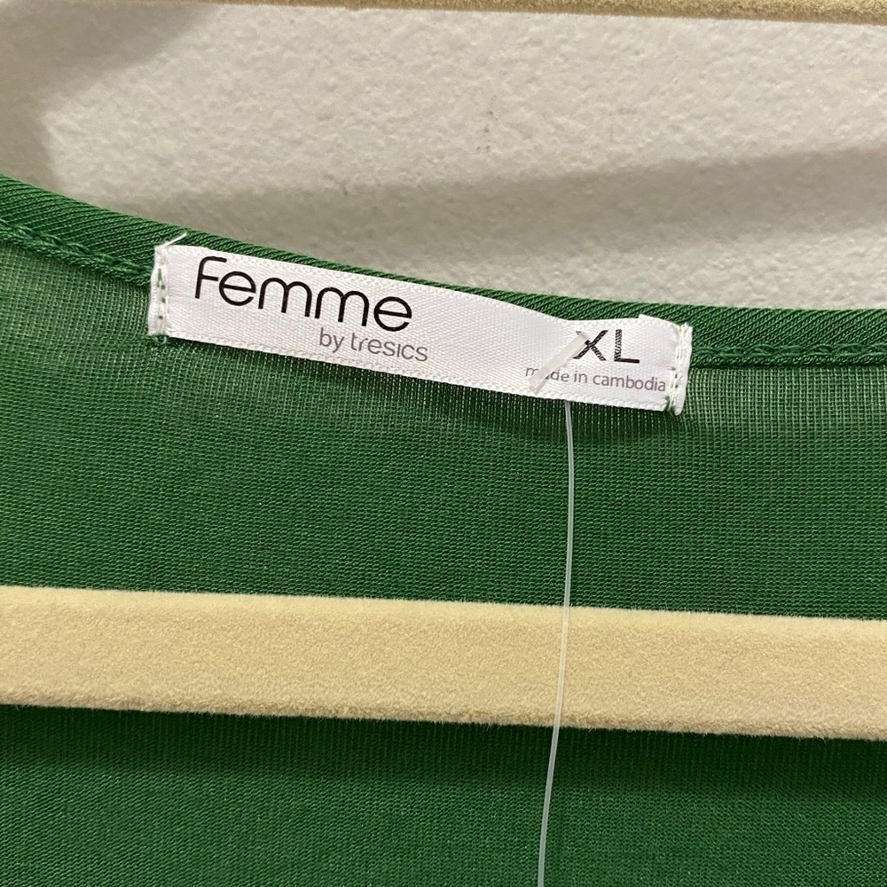 NWT Femme Ladies Green Blouse Size XL Scoop Neck, Gathered sides. - Picture 5 of 11